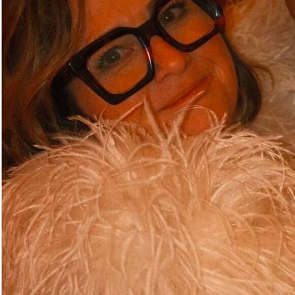 Linda Richards Ostrich feather shoulder shrug - Picture 3 of 6